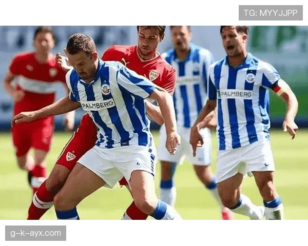 凯泽防守体系引领足球战术革新，球队防守稳健表现亮眼