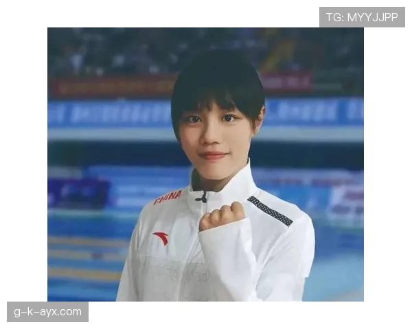 李冰洁训练场突然停下，周围队友全懵了，这日常也太奇怪了吧？